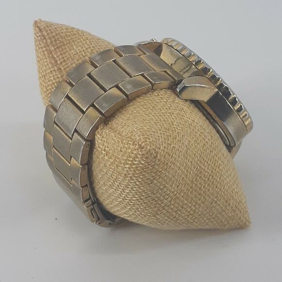 Young Kings by Steve Harvey Gold Tone Bracelet Watch Big Face Round Shaped - Picture 12 of 12